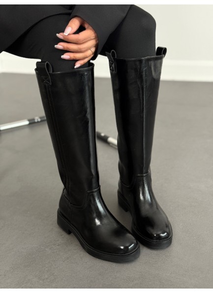 Siyah rugan uzun çizme