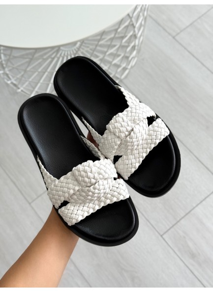 Beyaz örgülü terlik