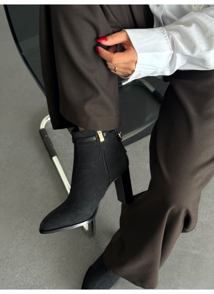 Siyah desenli topuklu bot 