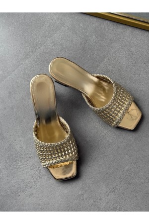 Gold topuklu örgülü terlik 