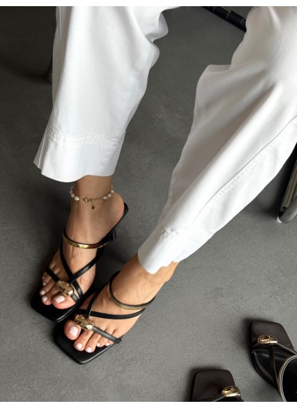 Siyah parmak arası topuklu terlik 