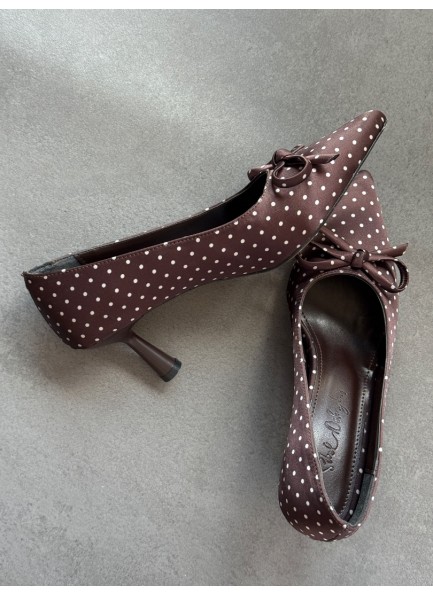 Puantiyeli acı kahve Stiletto