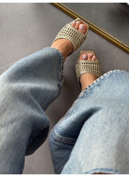 Gold topuklu örgülü terlik 