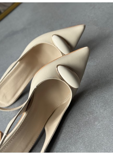 Bej tokalı topuklu ayakkabı 