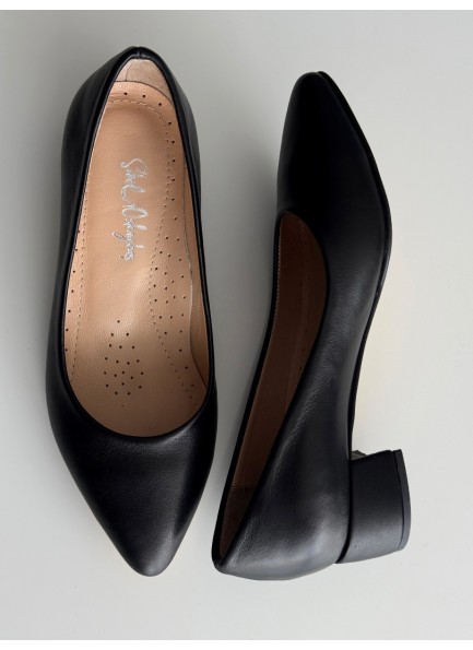 Siyah hafif topuklu ayakkabı 