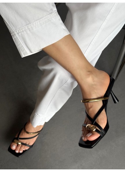 Siyah parmak arası topuklu terlik 