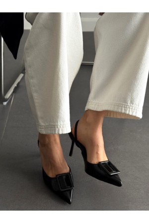 Siyah tokalı topuklu ayakkabı 