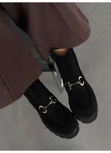 Siyah aksesuarlı hakiki deri bot