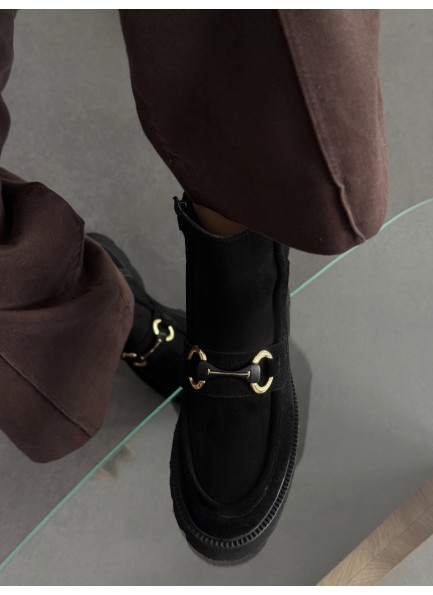 Siyah aksesuarlı hakiki deri bot