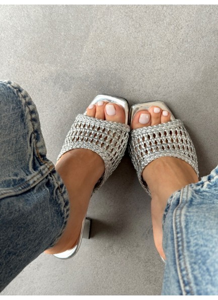Gümüş örgülü topuklu terlik