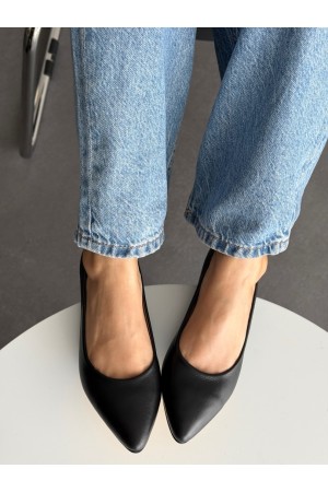 Siyah hafif topuklu ayakkabı 