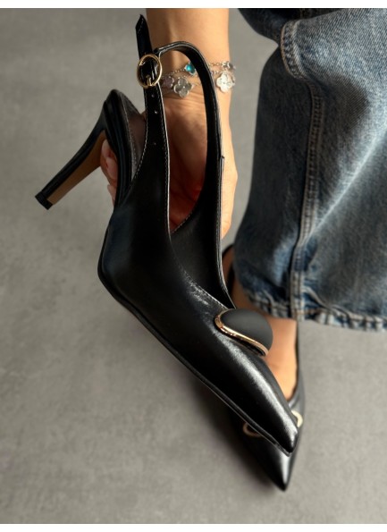 Siyah tokalı topuklu ayakkabı 