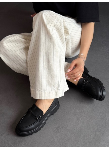 Siyah tokalı loafer 