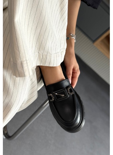 Siyah tokalı loafer ayakkabı 
