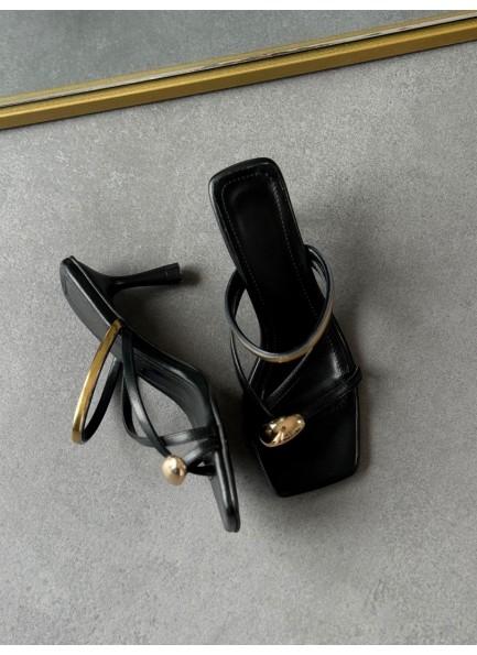 Siyah parmak arası topuklu terlik 