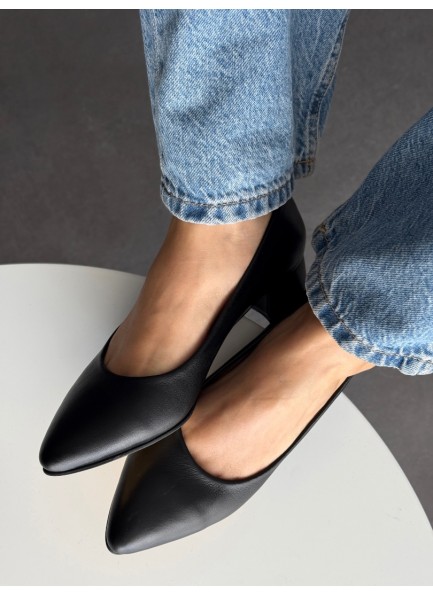 Siyah hafif topuklu ayakkabı 