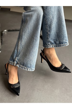 Siyah tokalı topuklu ayakkabı 