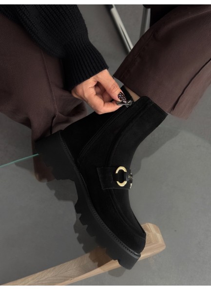 Siyah aksesuarlı hakiki deri bot