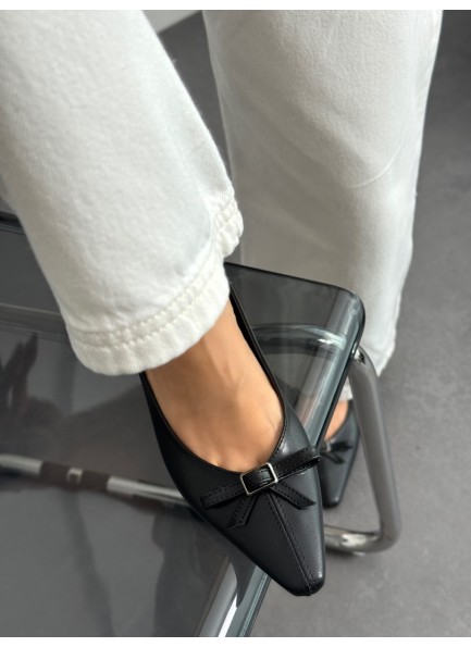 Siyah fiyonk detaylı topuklu ayakkabı 