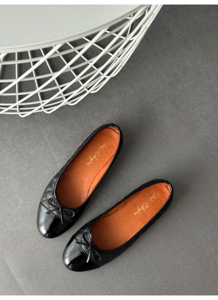 SC0061 Siyah hakiki deri fiyonklu babet