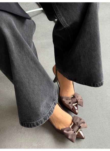 Acı kahve fiyonklu topuklu ayakkabı 