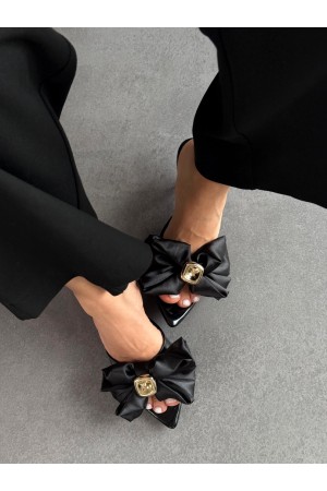 Siyah fiyonklu terlik