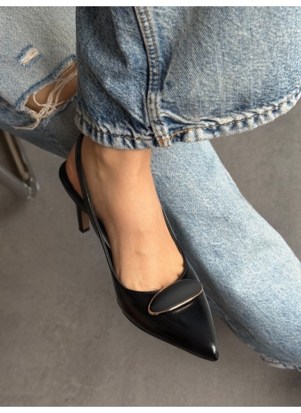 Siyah tokalı topuklu ayakkabı 