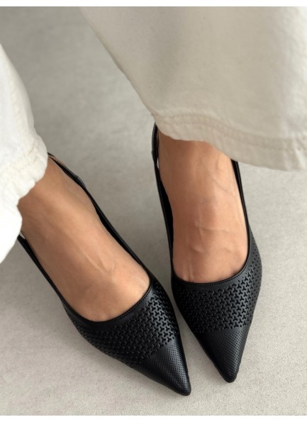 Siyah lazer kesim topuklu ayakkabı 