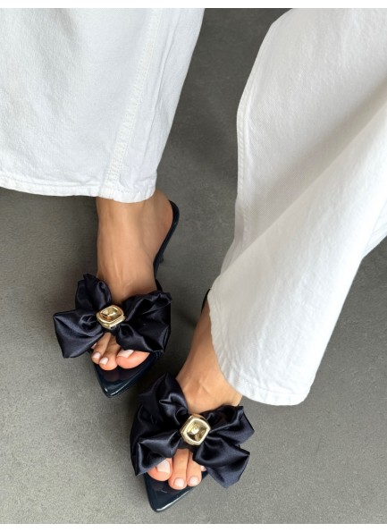 Lacivert fiyonklu terlik 