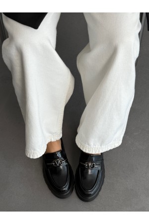 Siyah aksesuar detaylı loafer ayakkabı 