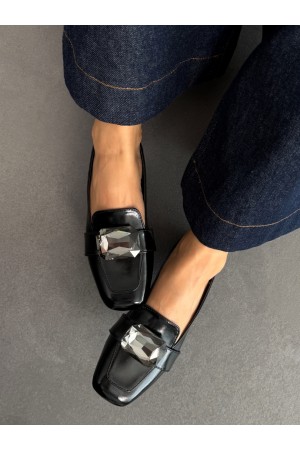 Siyah taşlı ayakkabı 