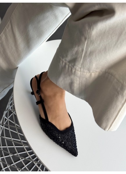 Siyah pullu topuklu ayakkabı 