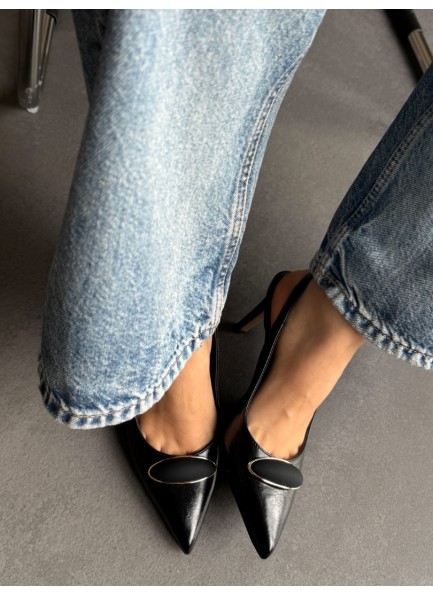 Siyah tokalı topuklu ayakkabı 