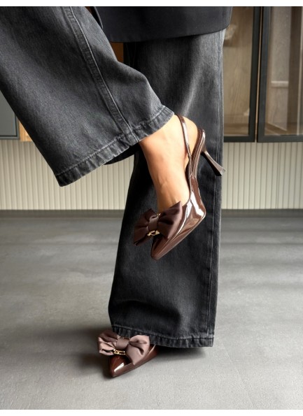 Acı kahve fiyonklu topuklu ayakkabı 