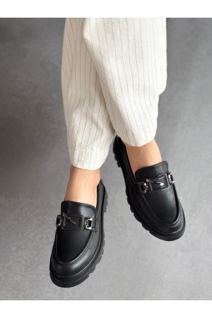 Siyah tokalı loafer ayakkabı 
