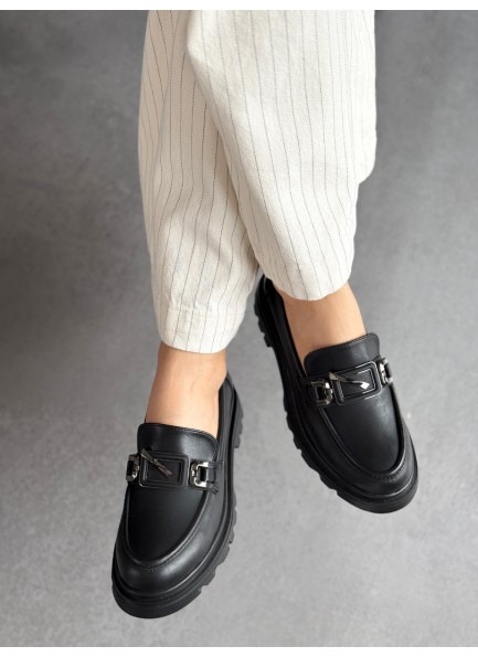 Siyah tokalı loafer ayakkabı 