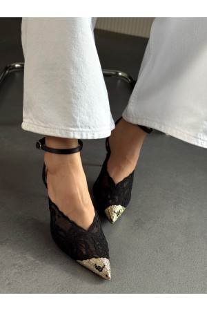 Siyah gold aksesuarlı tül topuklu ayakkabı 