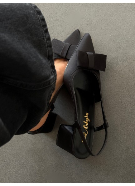 Fiyonklu mat saten topuklu ayakkabı 