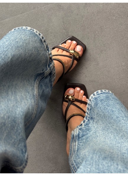 Acı kahve parmak arası terlik