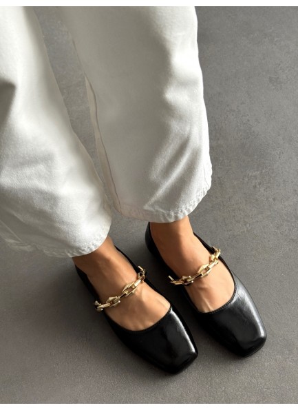 SC0062 Siyah küt kalıp gold aksesuarlı babet