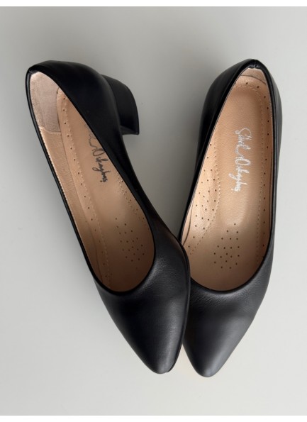 Siyah hafif topuklu ayakkabı 