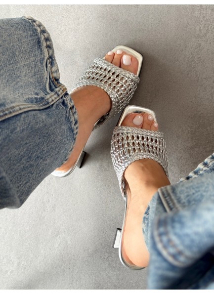 Gümüş örgülü topuklu terlik
