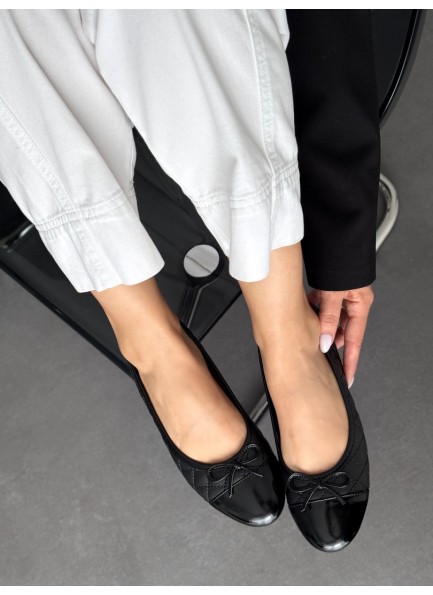 SC0061 Siyah hakiki deri fiyonklu babet